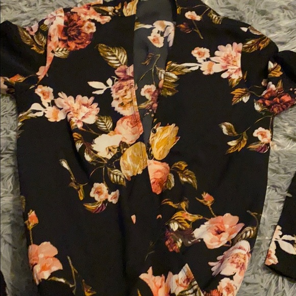 Floral print bodysuit. - Picture 2 of 4